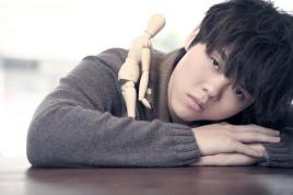 <b>可怜的疑心病曾昱嘉完整版歌词歌曲在线试听下载</b>